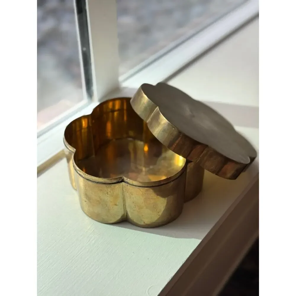 VTG 1950s MCM Brass Flower shaped Decorative Trinket Box Vintage Solid Brass